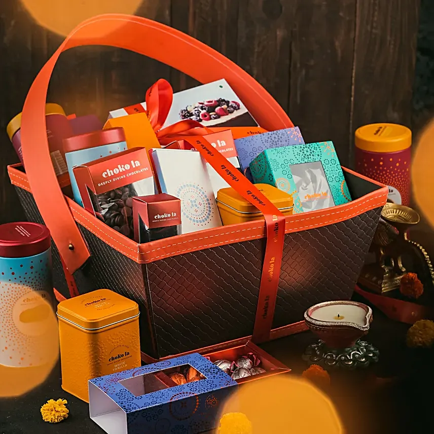 Chokola Yummy Goodies Leather Basket:Gift Hampers