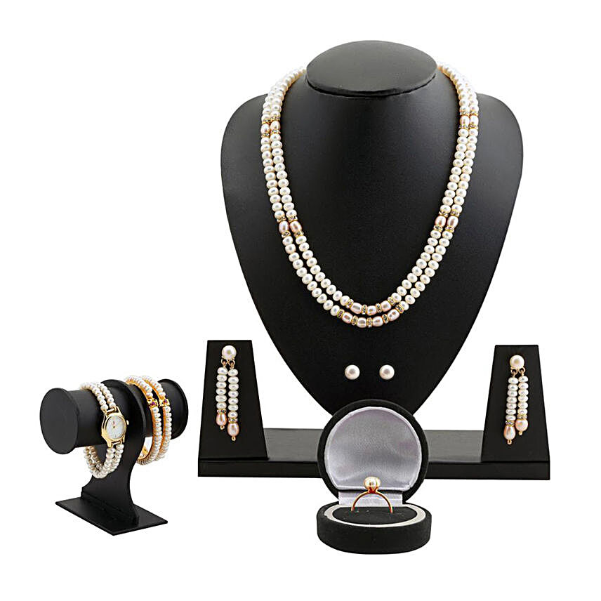 Sizzling Pearls Necklace Set