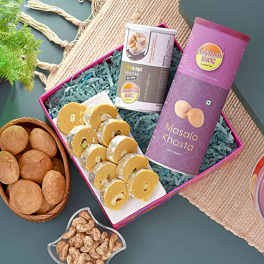 Sweets N Snacks Delectable Hamper:Gift Hampers: Happiness Multiplied