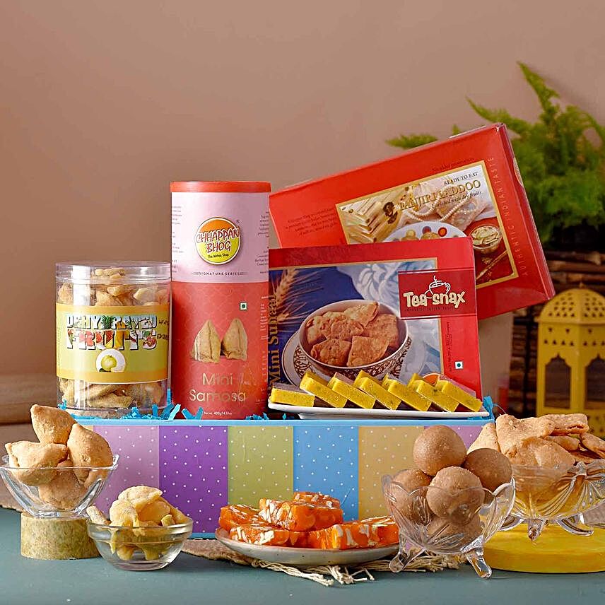 Sweet N Savoury Treats Gift Hamper:Gift Hampers: Happiness Multiplied