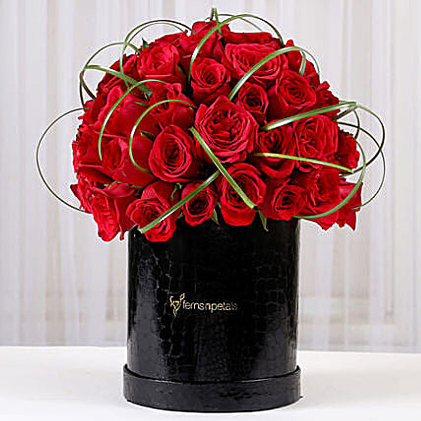 rose celebration arrangements:Red Roses Delivery