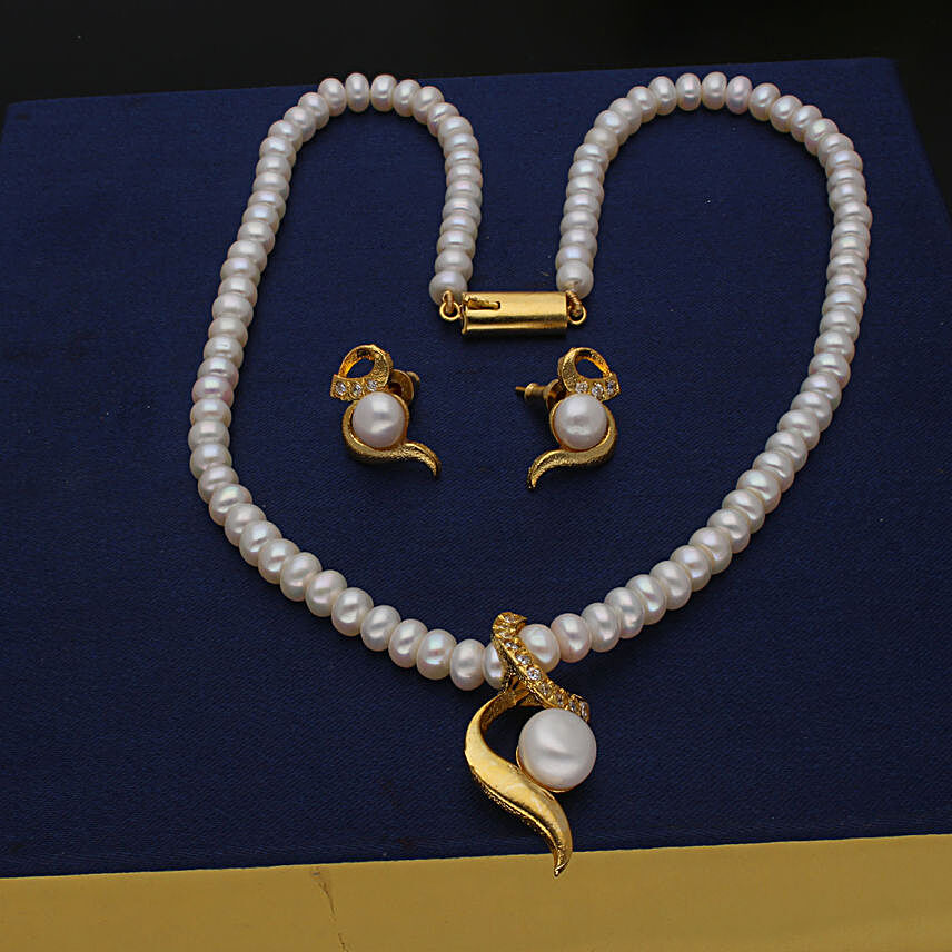 Sri Jagdamba Pearls Aabha Necklace Set:Premium Gifts for Anniversary
