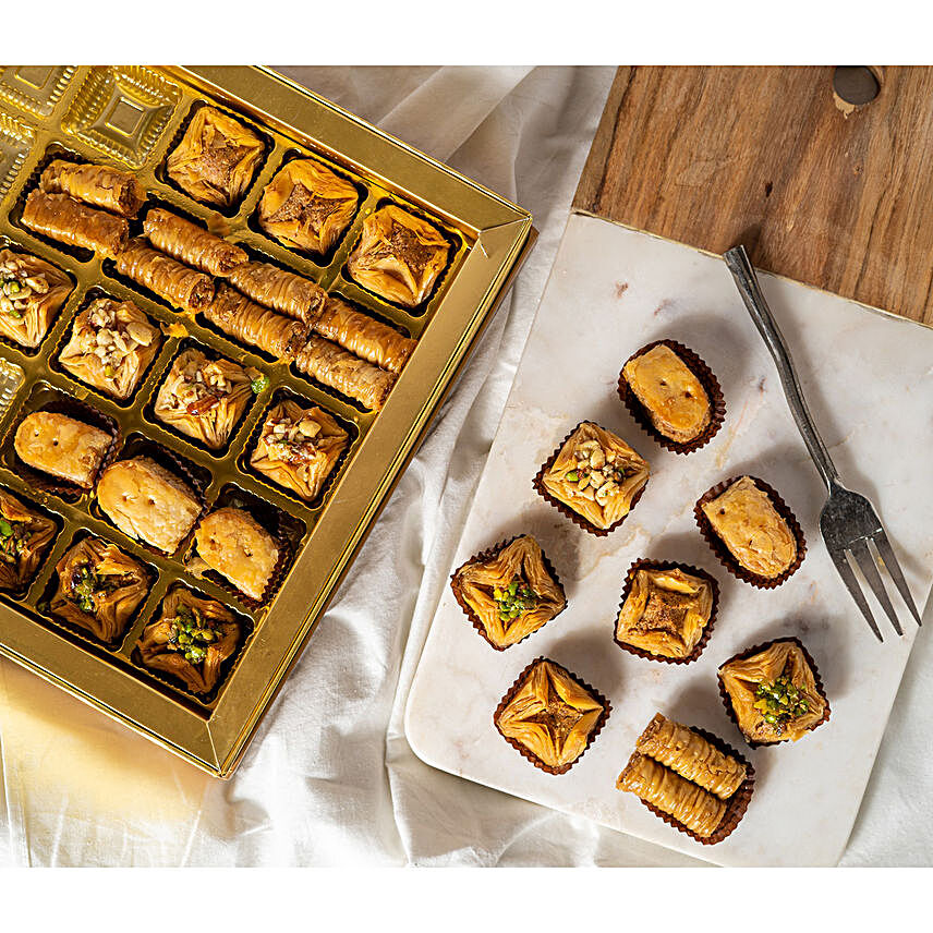 Foodcloud Assorted Turkish Baklava Box 25 Pcs:Diwali Cookies