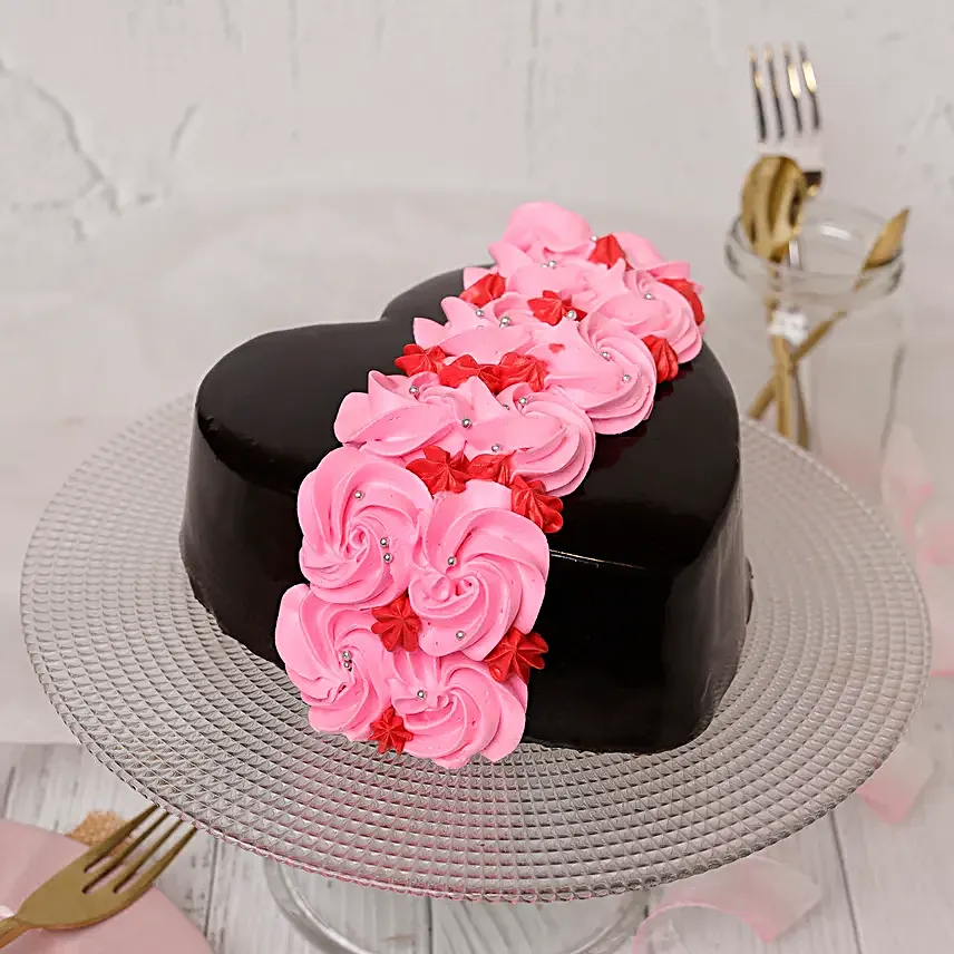 Roses On Heart Designer Cake- 1 Kg