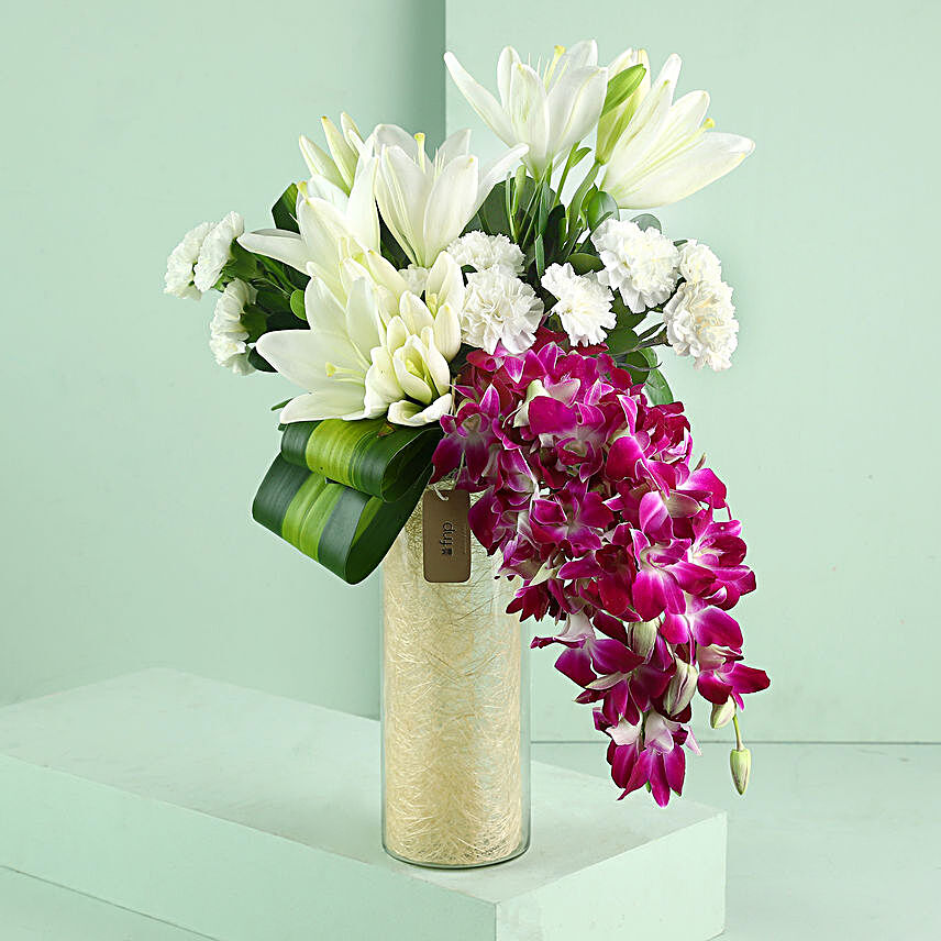 Royal Floral Vase Arrangement:Flowers to Margoa