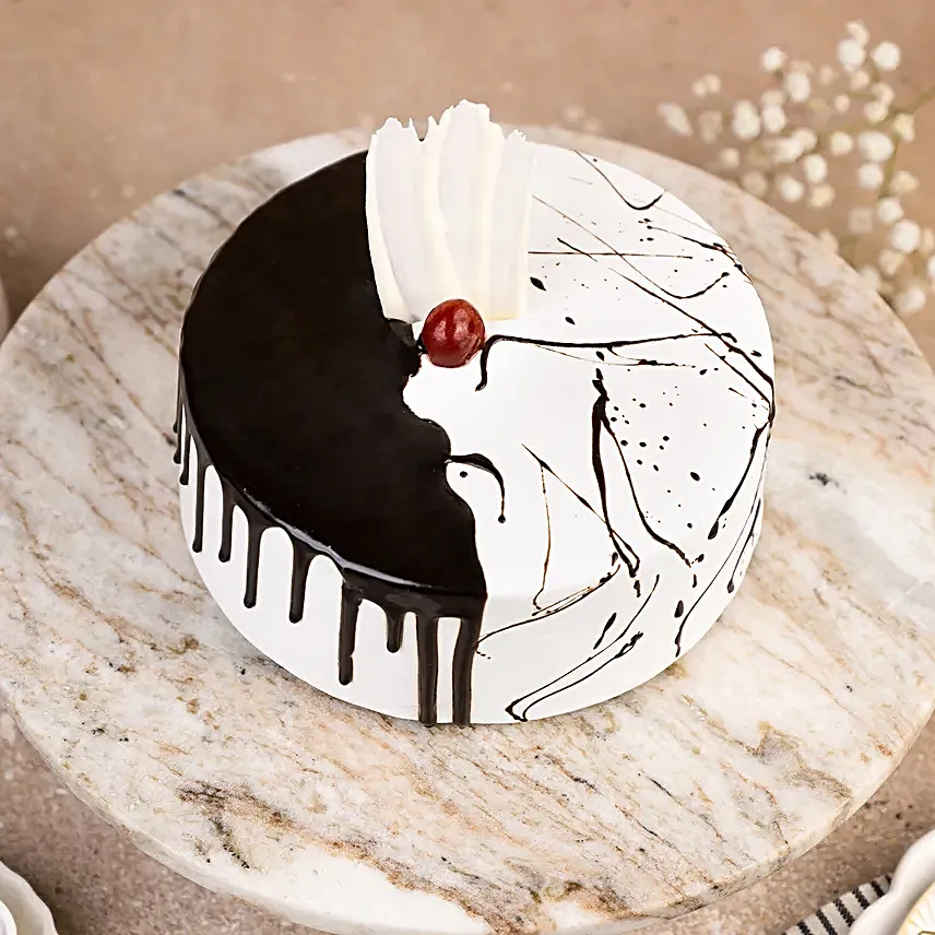 Creamy Drip Black Forest Cake- Eggless Half Kg