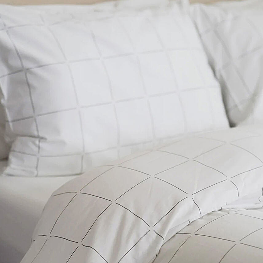Timeless Checks Bedsheet Set