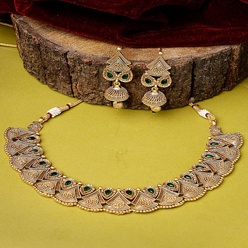 Timeless Rajwada Emerald Jewellery Set