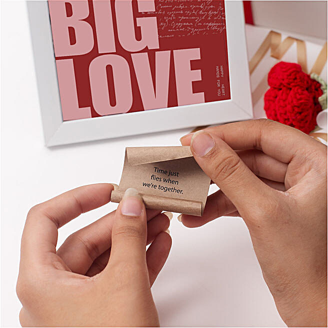 Buy/Send Love In A Box For Valentine Online- FNP