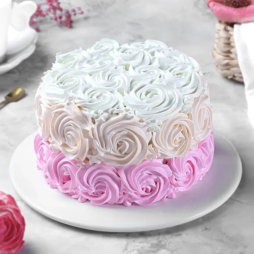 Rosy Hues Pineapple Cream Cake Half Kg Egg