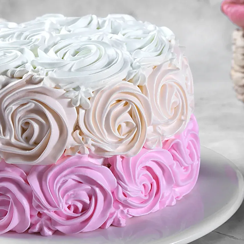 Rosy Hues Pineapple Cream Cake Half Kg Egg