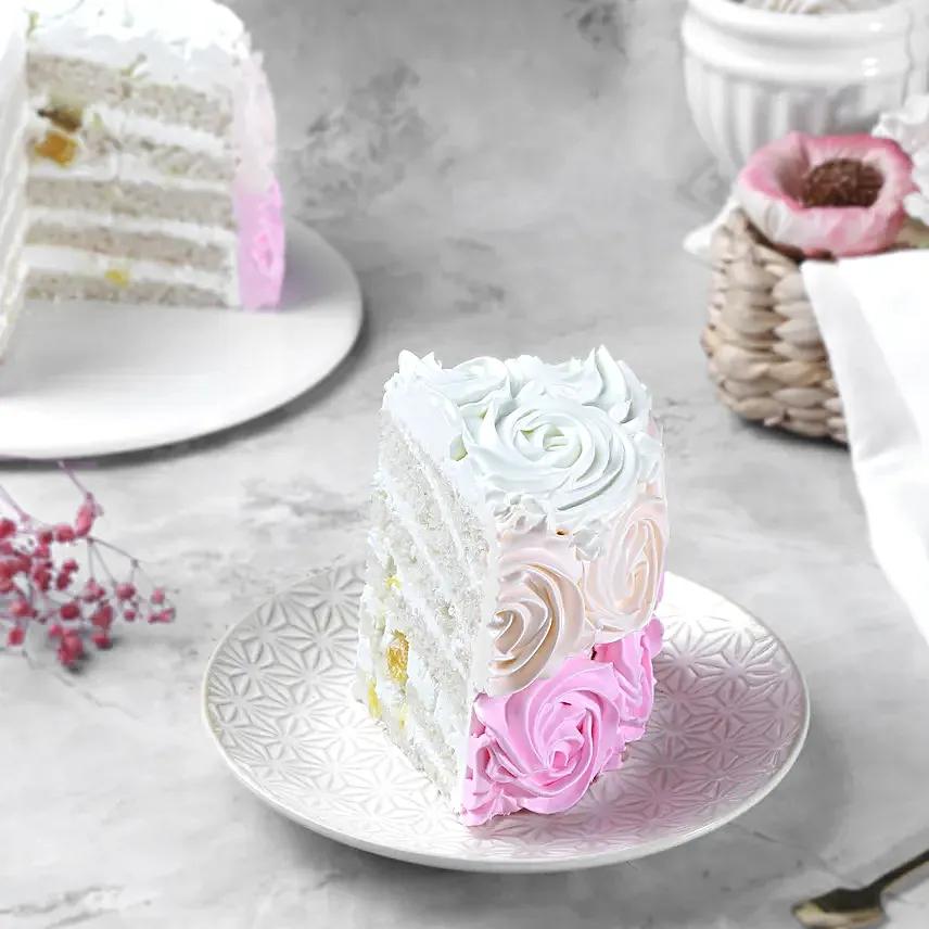 Rosy Hues Pineapple Cream Cake Half Kg Egg