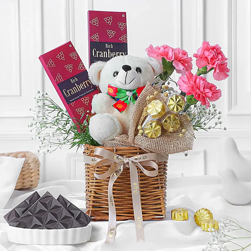 Blissful Hugs N Floral Charm Gift