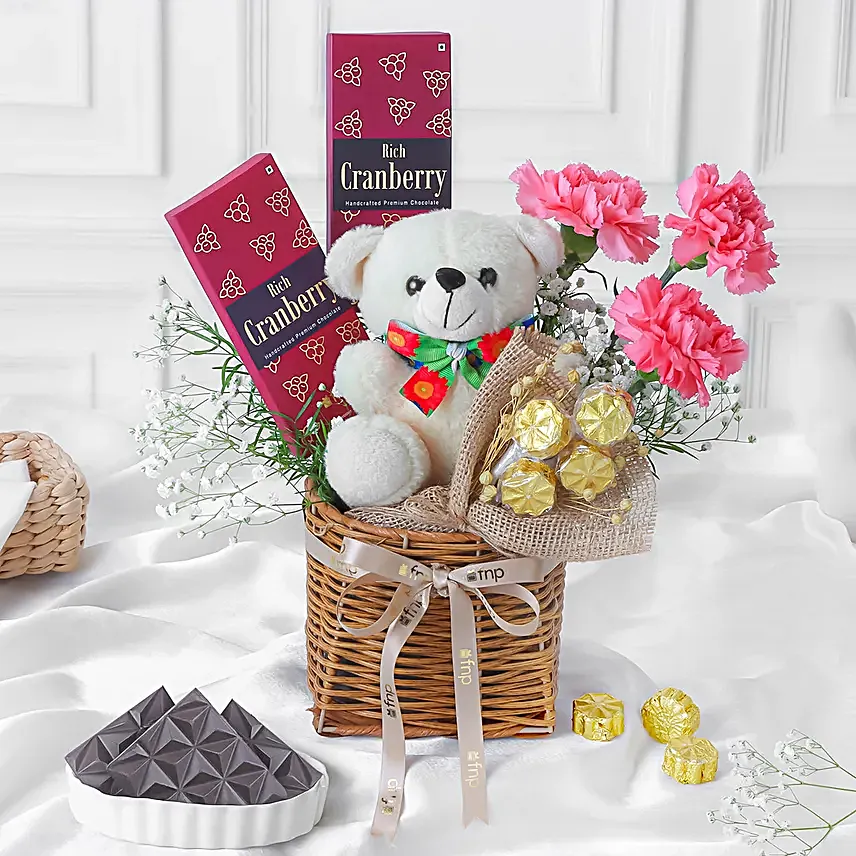 Blissful Hugs N Floral Charm Gift