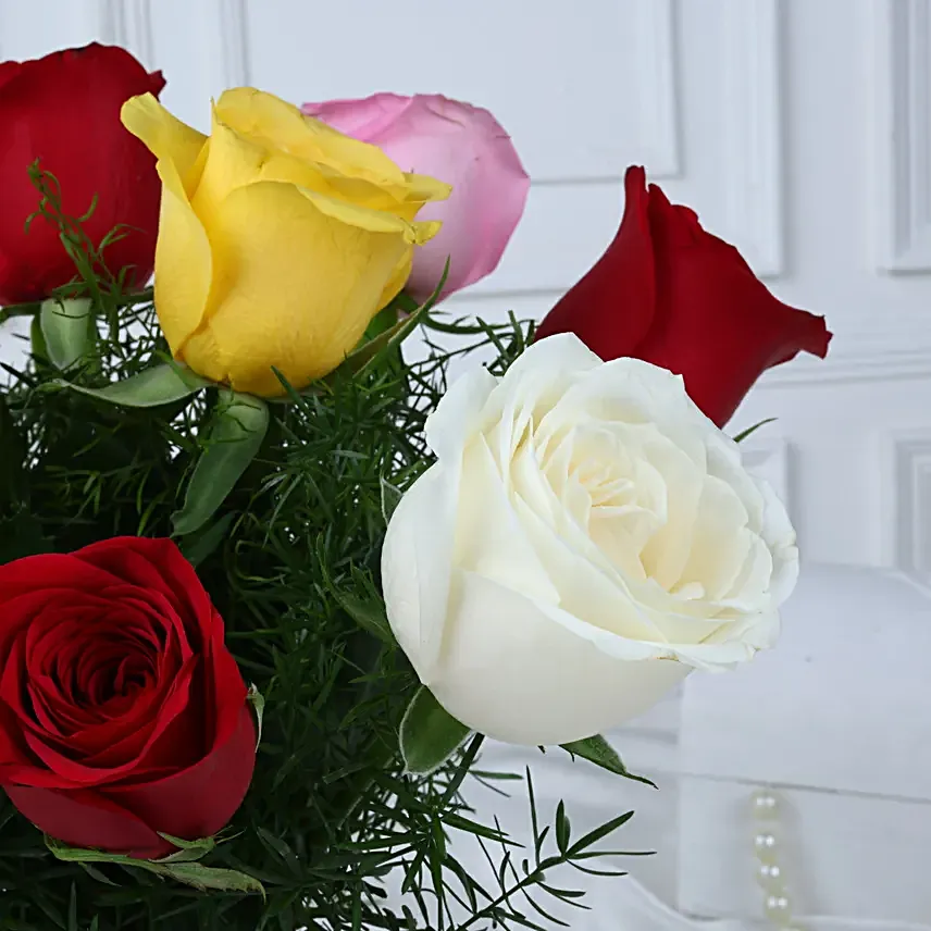 Festive Bloom Holi Rose Bouquet
