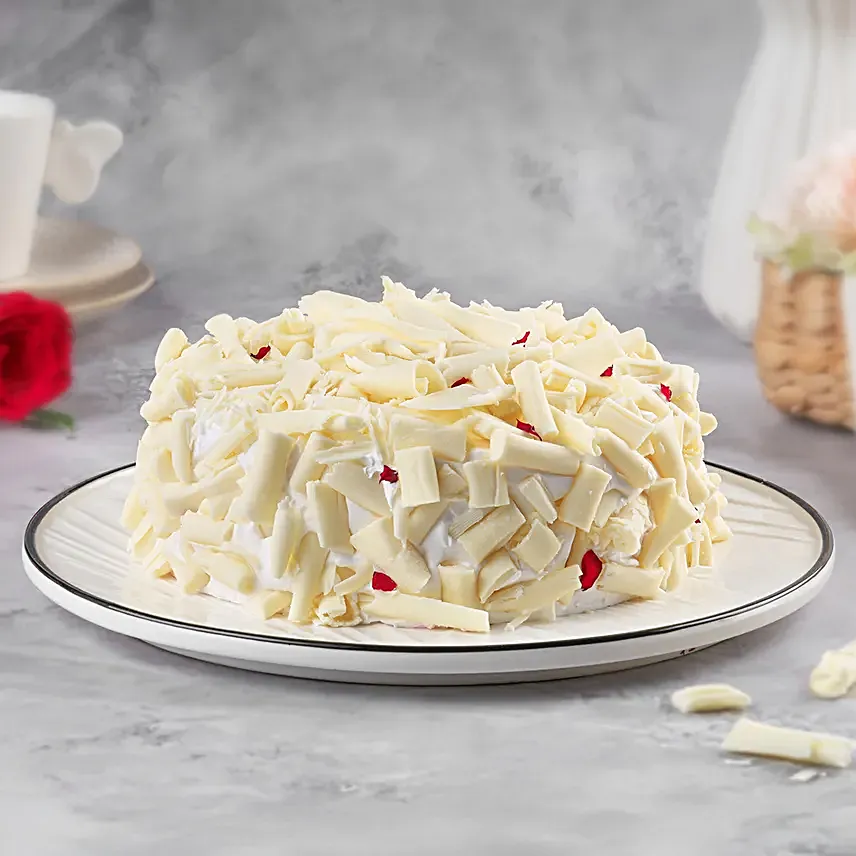 White Chocolate Strawberry Delight Cake