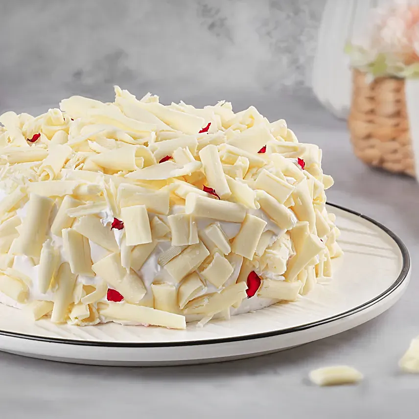 White Chocolate Strawberry Delight Cake
