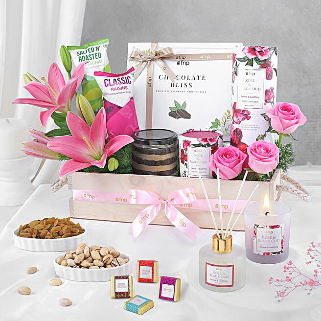 Buy/Send Sweet N Floral Surprise Hamper Online- FNP