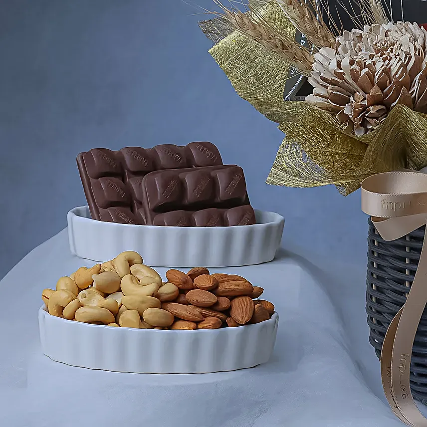 Mothers Day Luxe Bloom N Treat Hamper