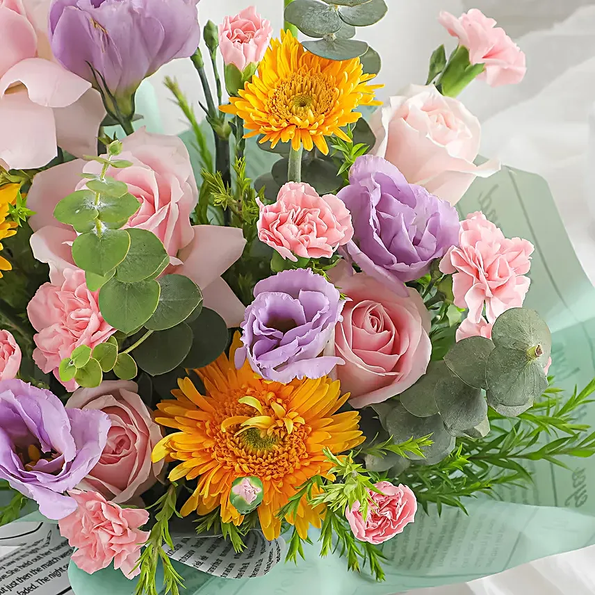 Graceful Eustoma N Carnations