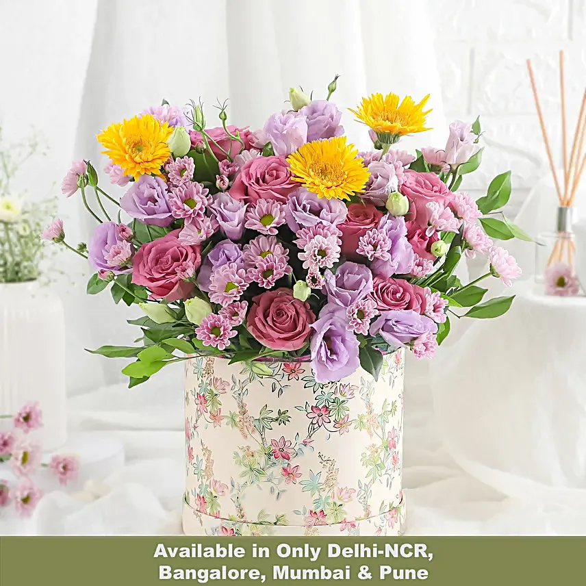 Pretty Grebera N Roses in Floral Box
