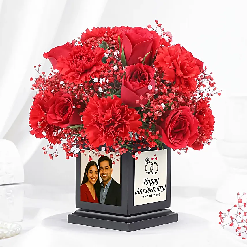 Red Blooms in Photo Pen Stand for Anniversary