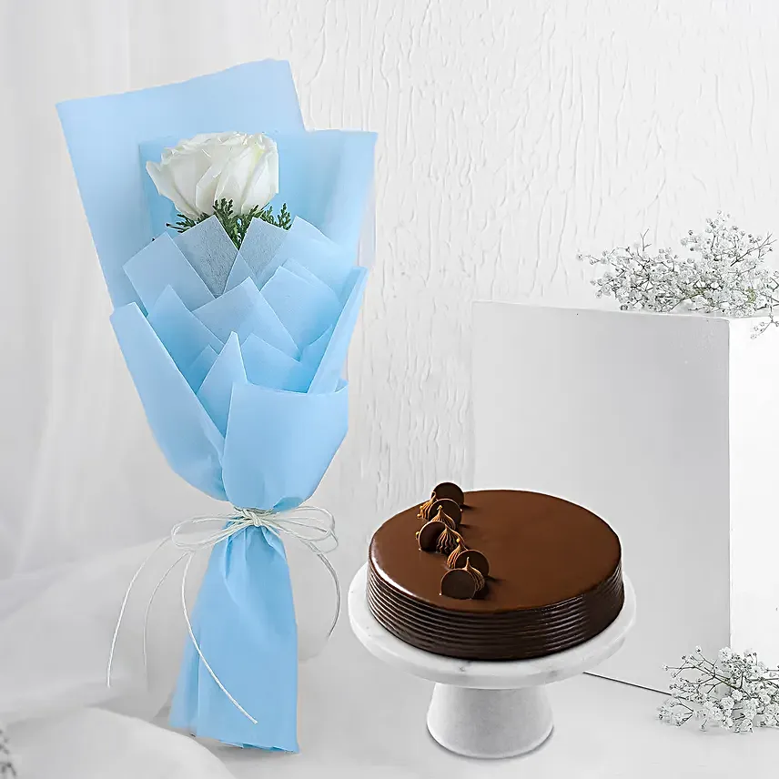 Pretty Rose Bouquet N Truffle Cake