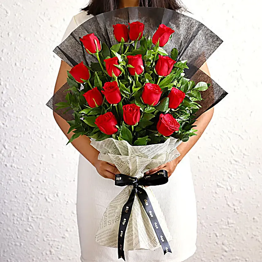 Luxury Red Roses Bouquet N Truffle Cake