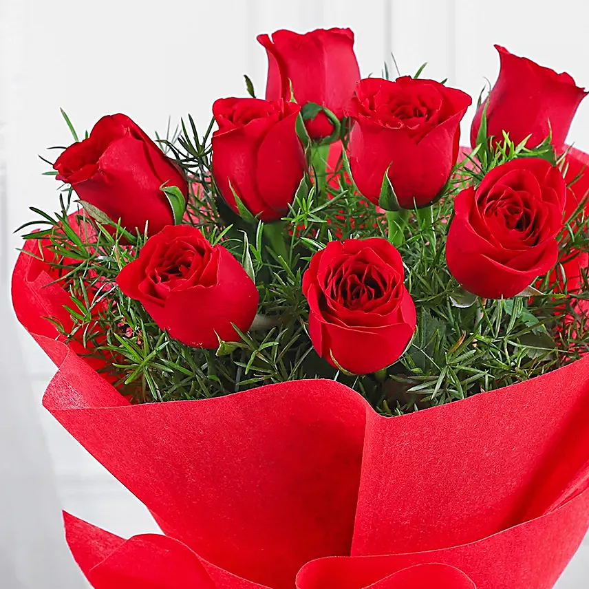 Enigmatic 8 Red Roses