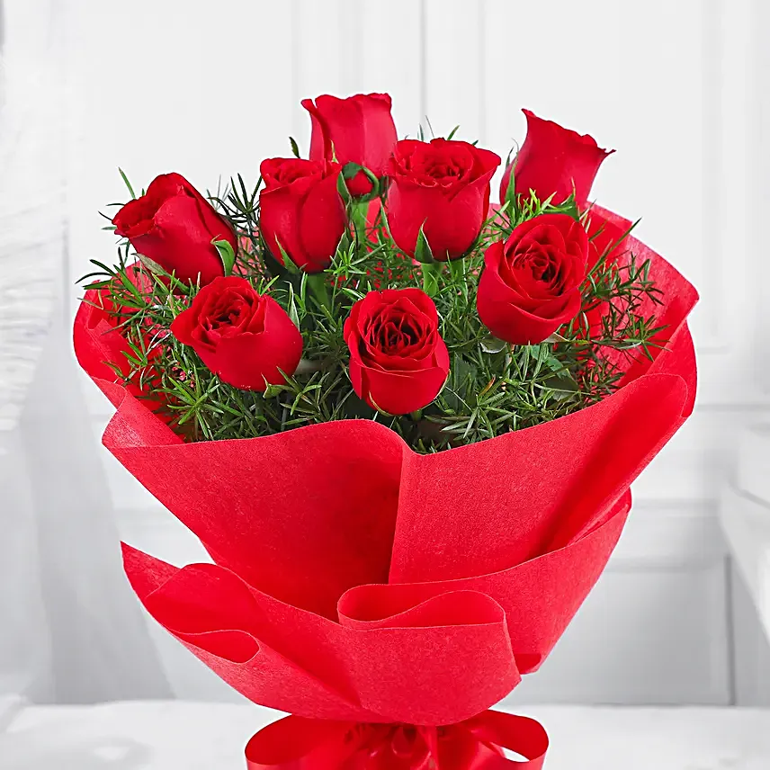 Enigmatic 8 Red Roses