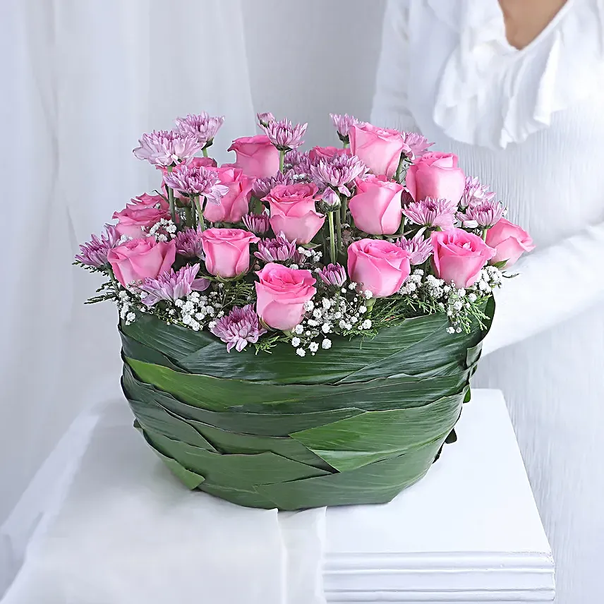 Beautiful Daisy With Delicious Chocolates Combo