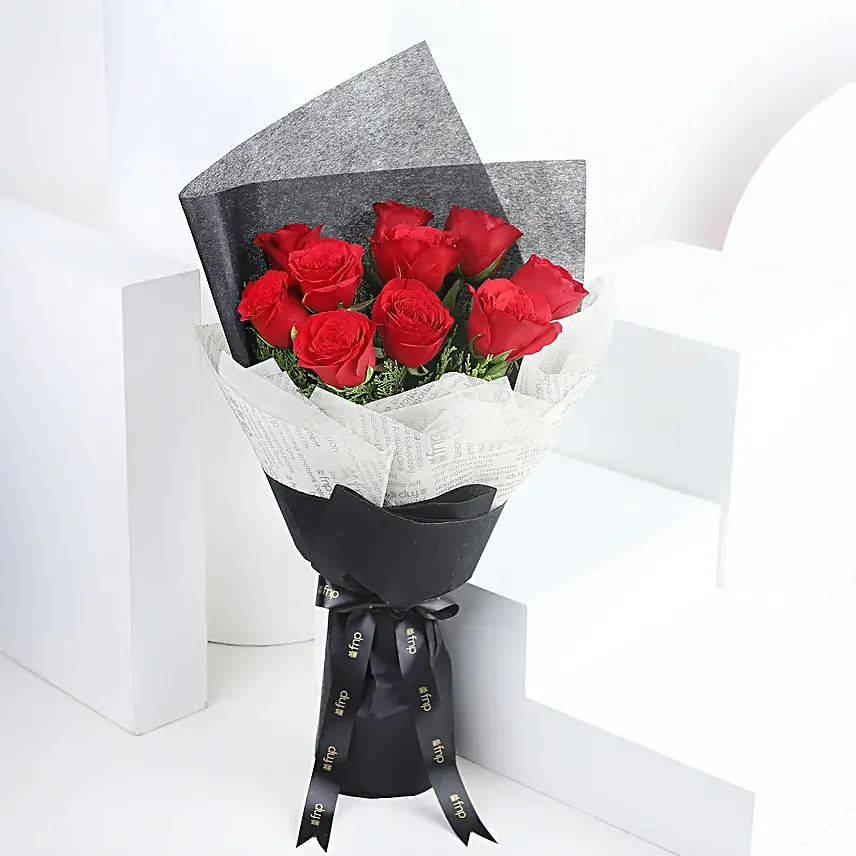 Red Roses  - Bunch of 10 Red Roses and 500gm gifts