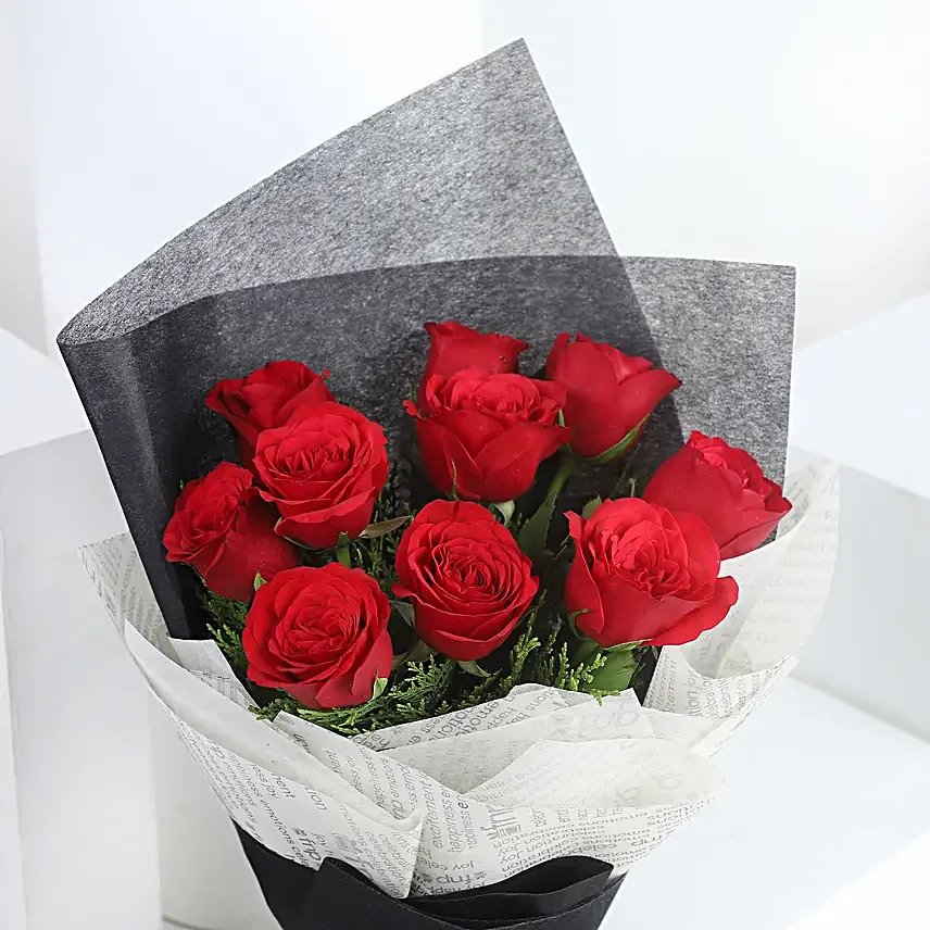 Red Roses  - Bunch of 10 Red Roses and 500gm gifts