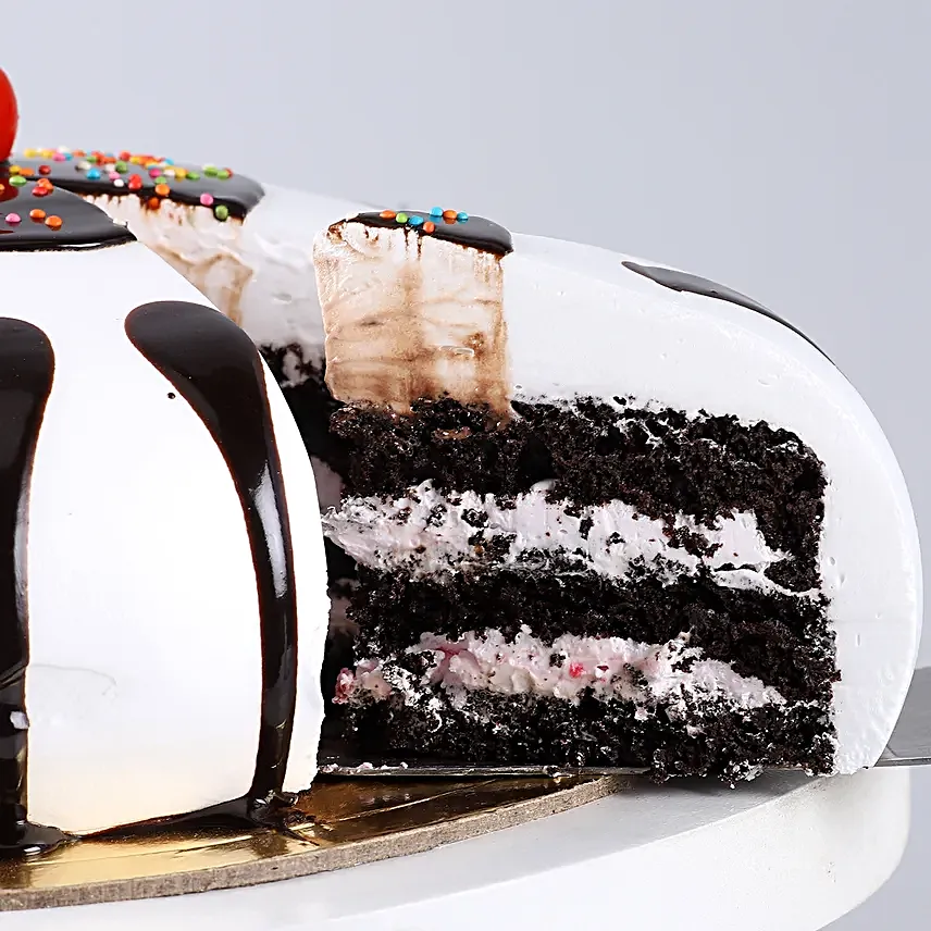 Black Forest Designer Cake Half Kg