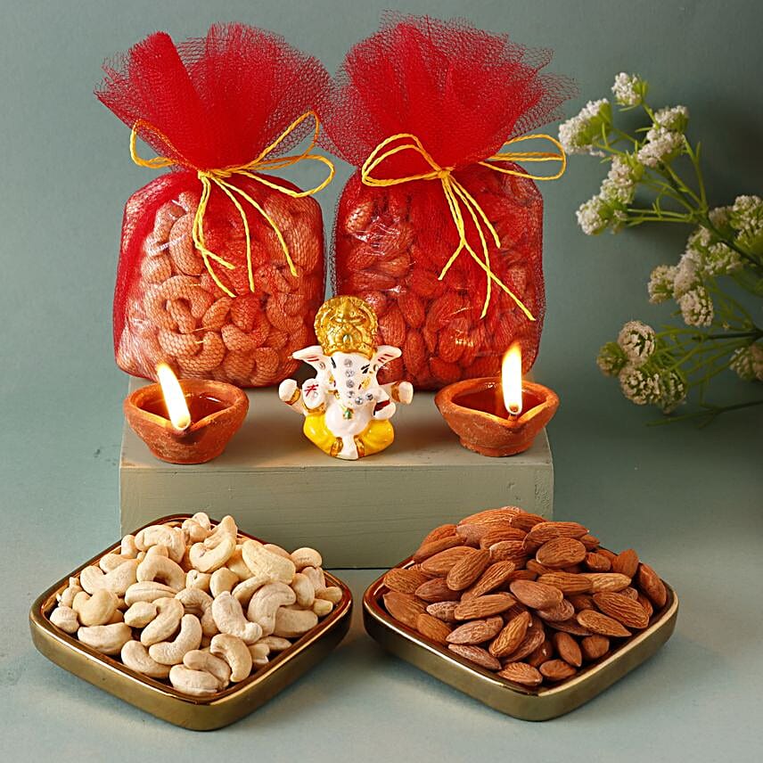 Cashew & Raisin Potlis With 6 Clay Diyas