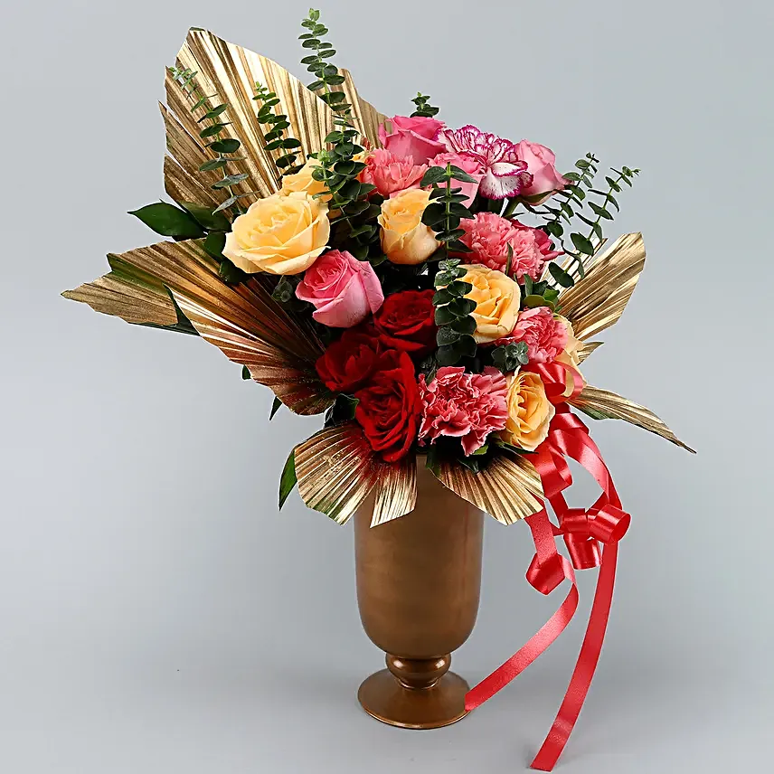 Charismatic Mixed Roses N Carnations Samadhan Vase