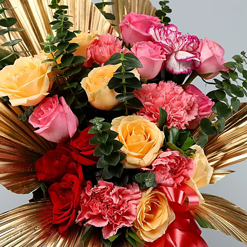 Charismatic Mixed Roses N Carnations Samadhan Vase