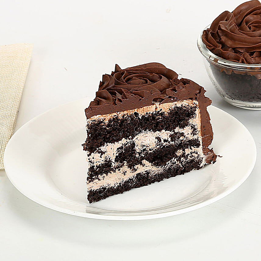Chocolaty Rose Cake Half kg