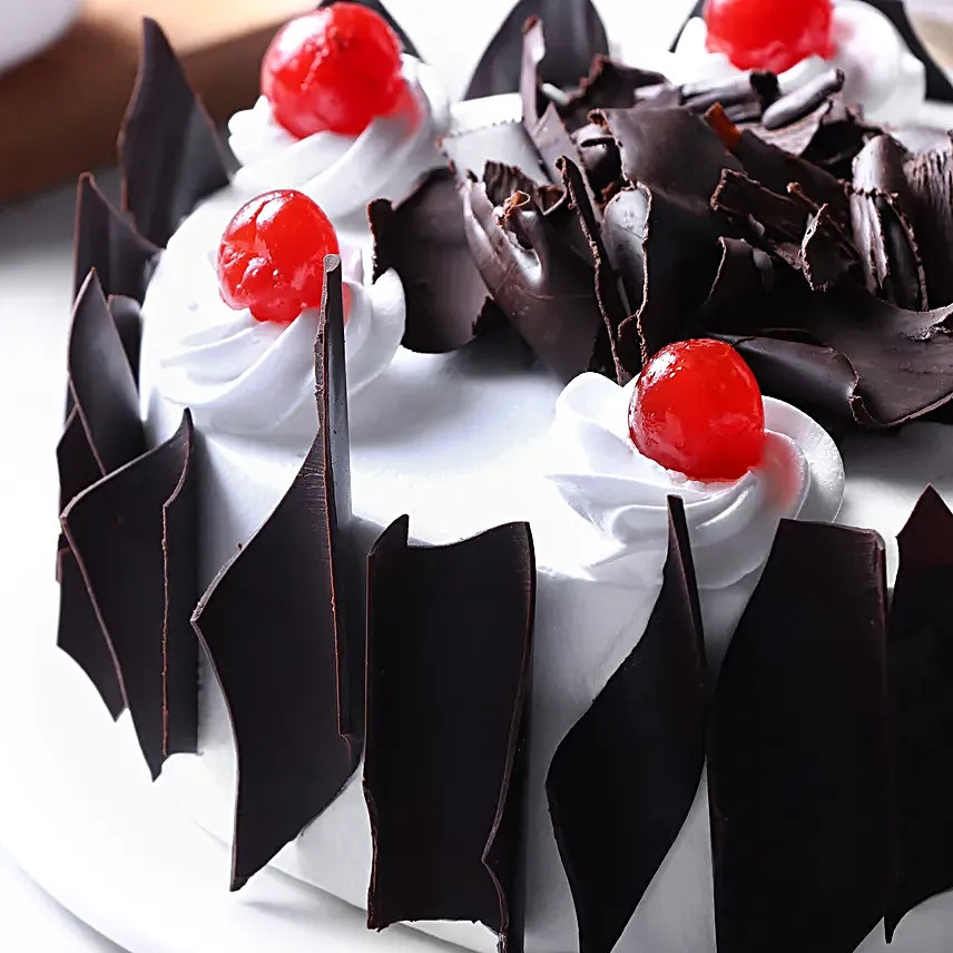 Classic Black Forest Cake Half Kg