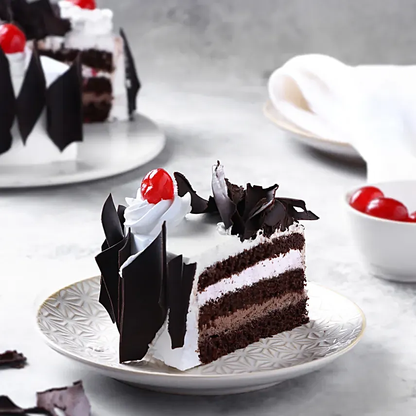 Classic Black Forest Cake Half Kg