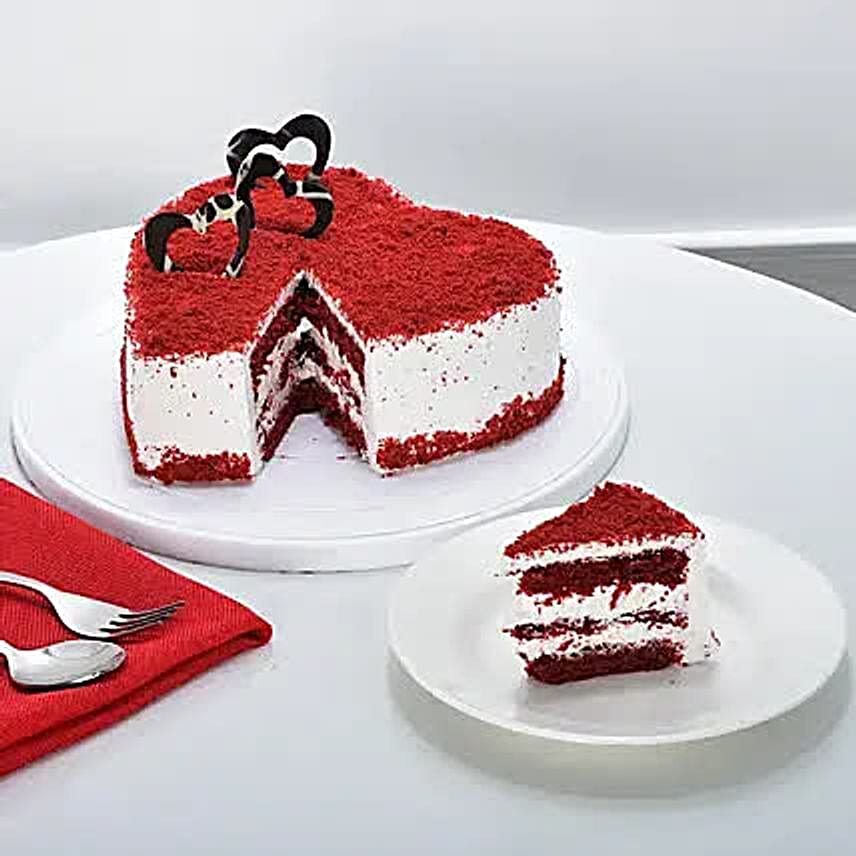 Cream Red Velvet Heart Cake Half Kg