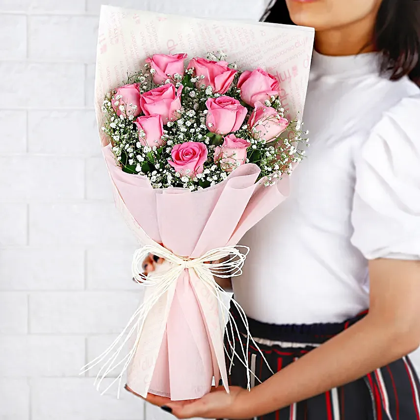 Dreamy Pink Roses Bouquet Black Forest Cake