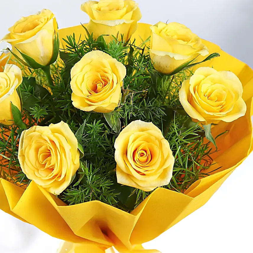 Enticing 8 Yellow Roses