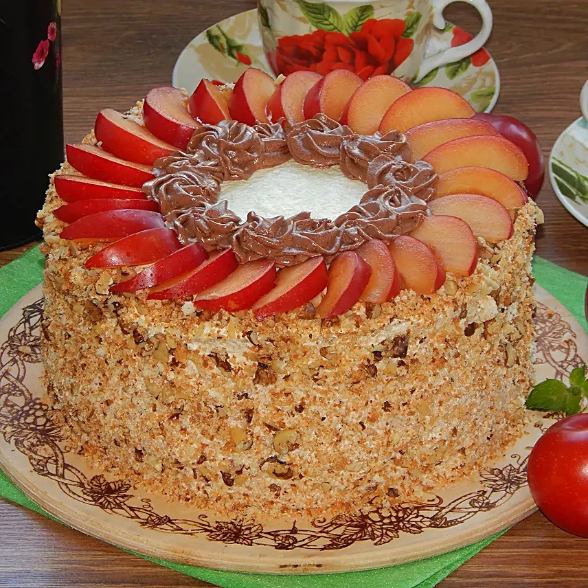 Fruit Walnut Designer Cake Half Kg