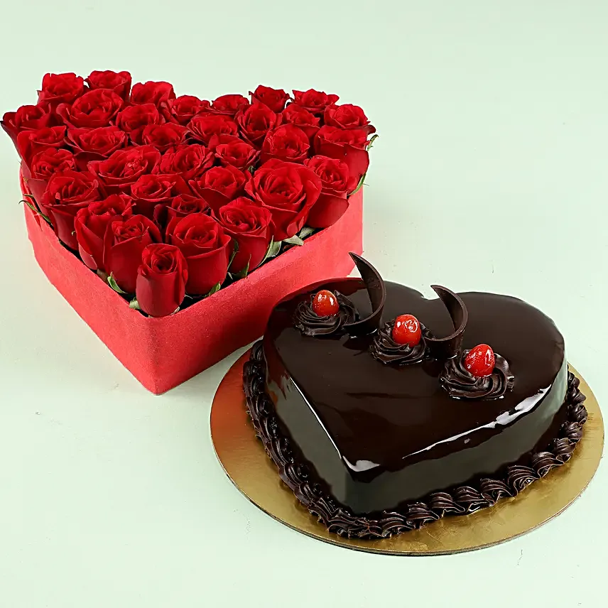 Red Roses and Cake Arrangement Online
