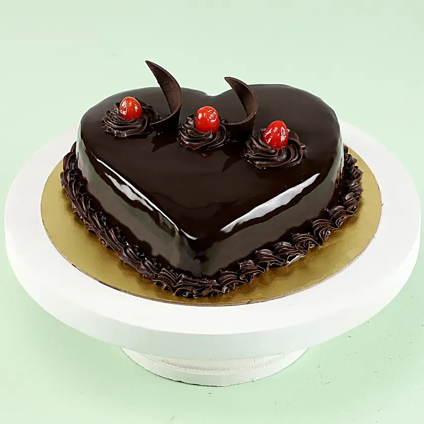 Red Roses and Cake Arrangement Online
