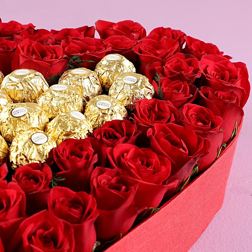 Herat Shaped Red and White Rose Box Online