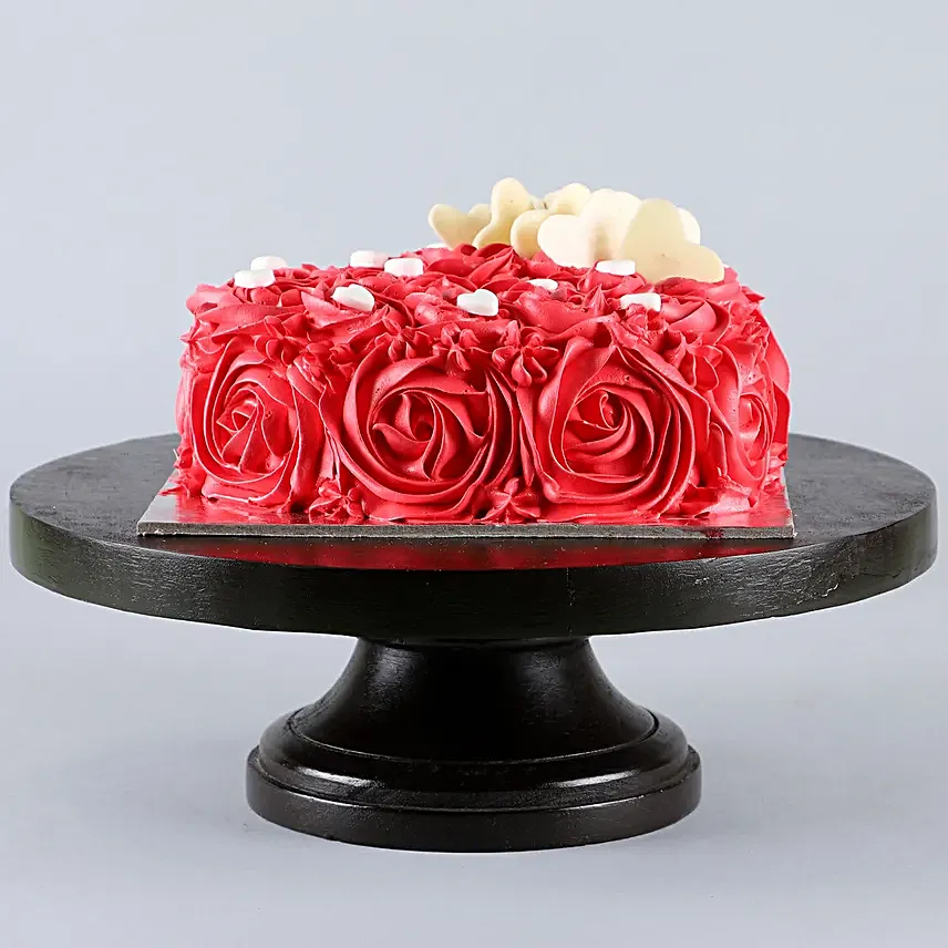 Romantic Cake For Valentine's Day