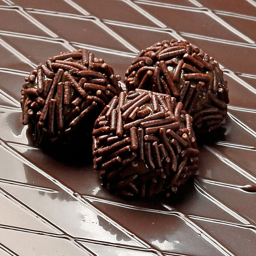 Heavenly Truffle Cream Cake- 1 Kg