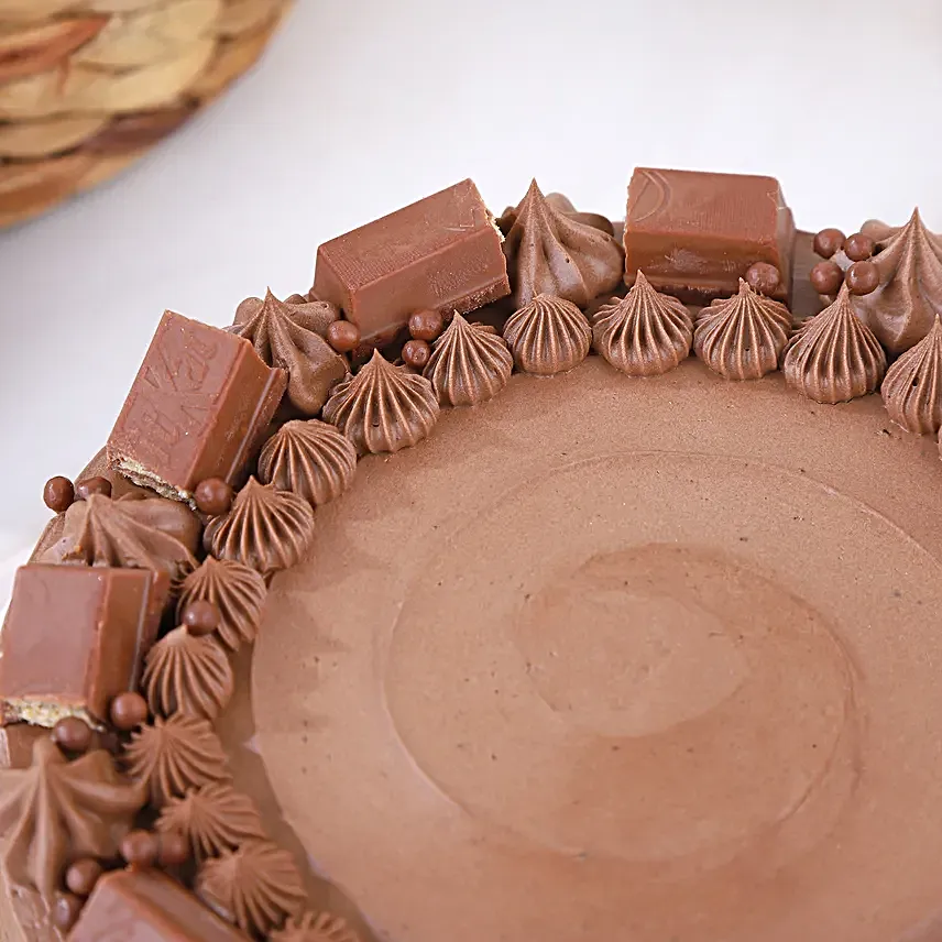 Kit Kat Crunch Cream Cake Half Kg